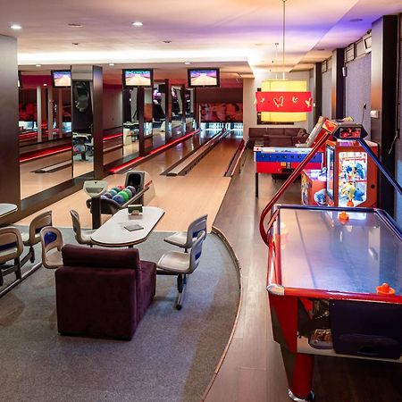 Spa Hotel Persenk เดวิน ภายนอก รูปภาพ The bowling alley at the 2012 Olympic Village