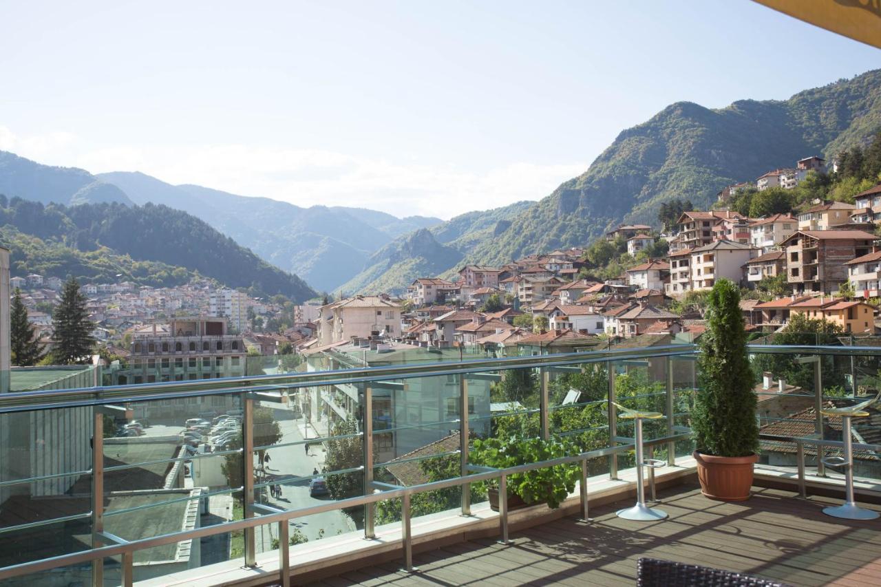 Spa Hotel Persenk เดวิน ภายนอก รูปภาพ View of the town from the hotel
