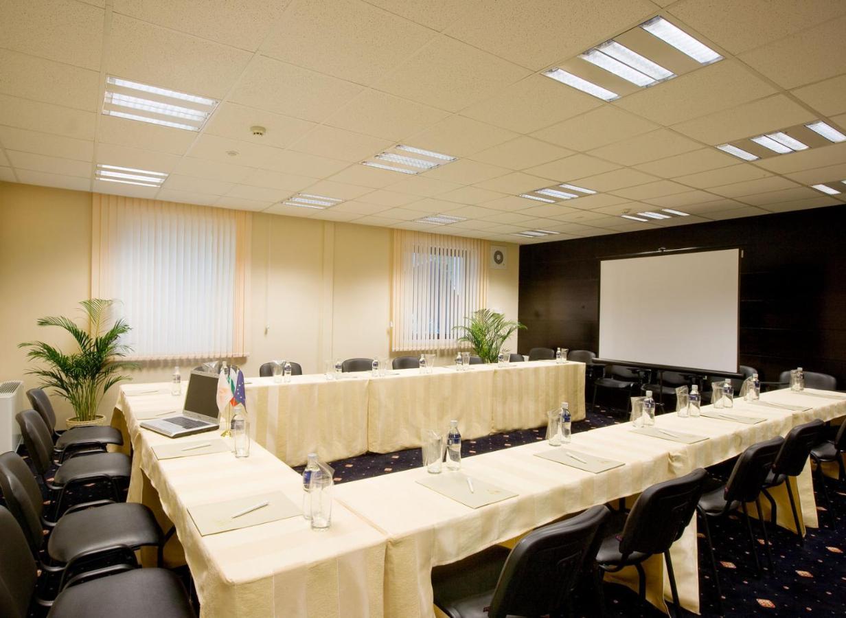 Spa Hotel Persenk เดวิน ภายนอก รูปภาพ A meeting room