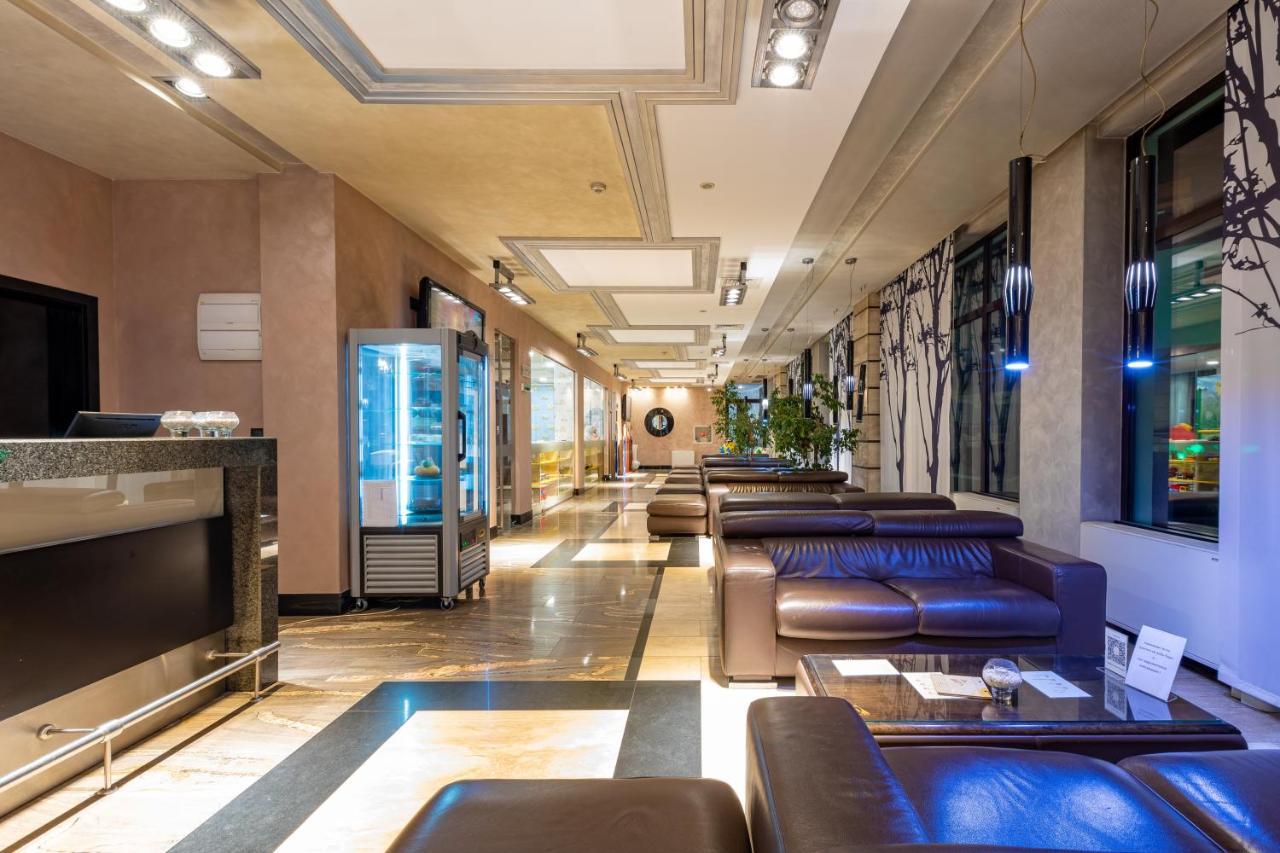 Spa Hotel Persenk เดวิน ภายนอก รูปภาพ The interior of the hotel