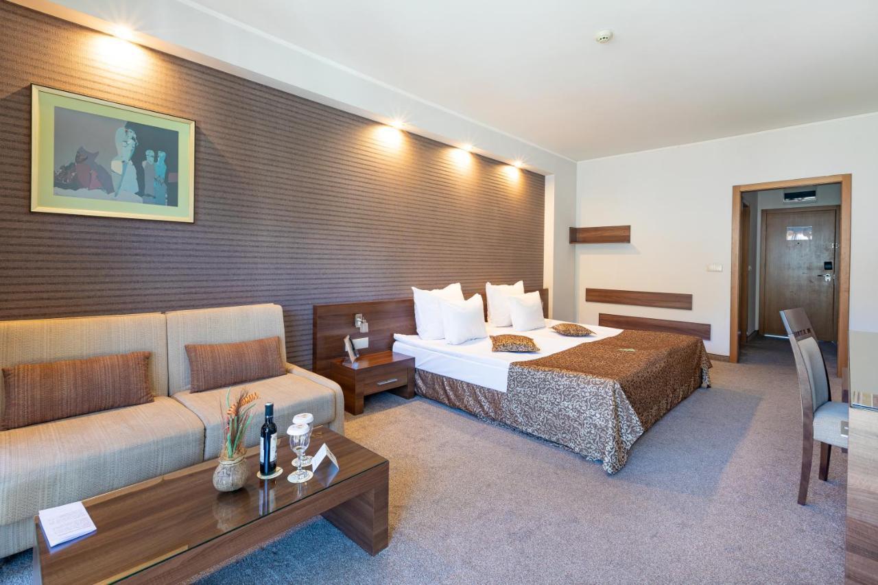 Spa Hotel Persenk เดวิน ภายนอก รูปภาพ