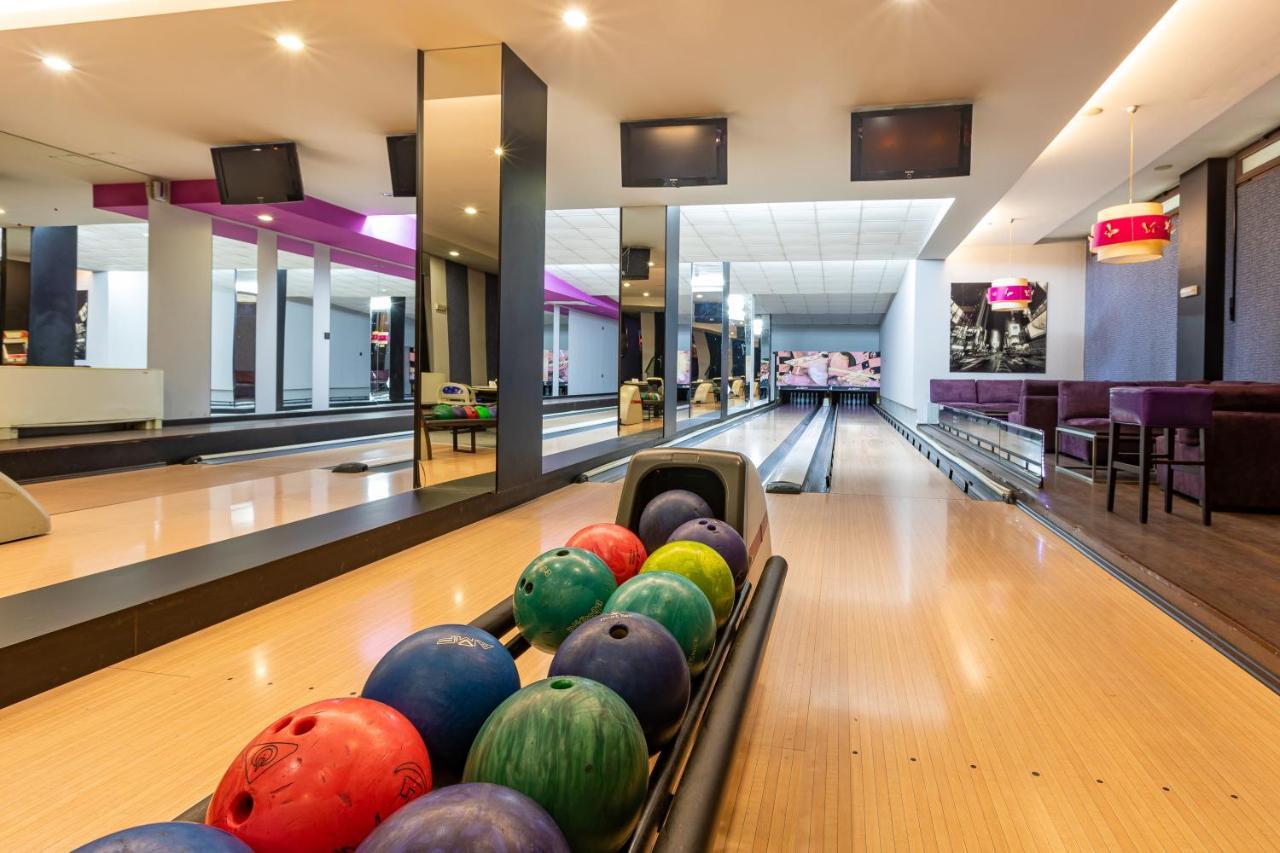 Spa Hotel Persenk เดวิน ภายนอก รูปภาพ Bowling at the hotel