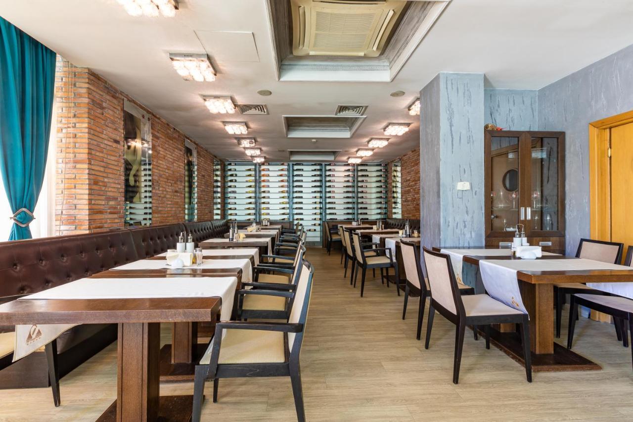Spa Hotel Persenk เดวิน ภายนอก รูปภาพ Restaurant interior