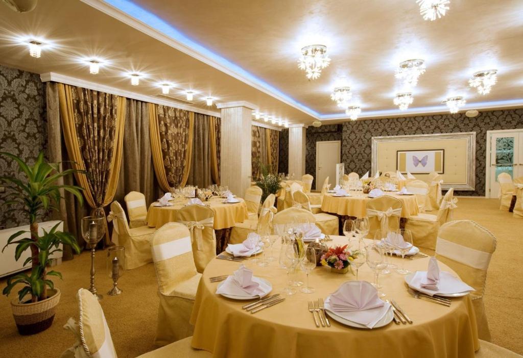Spa Hotel Persenk เดวิน ภายนอก รูปภาพ A banquet hall