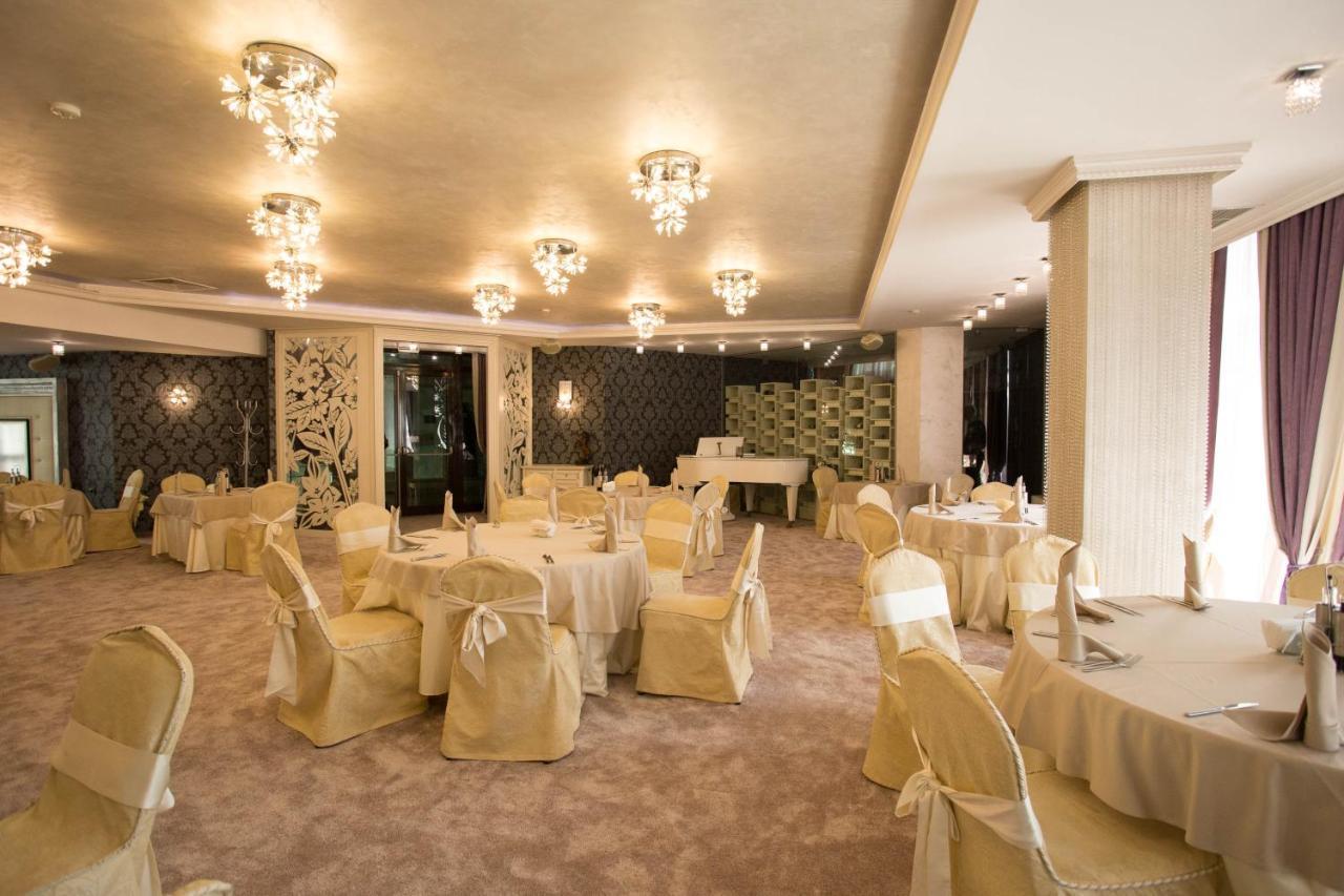 Spa Hotel Persenk เดวิน ภายนอก รูปภาพ The ballroom