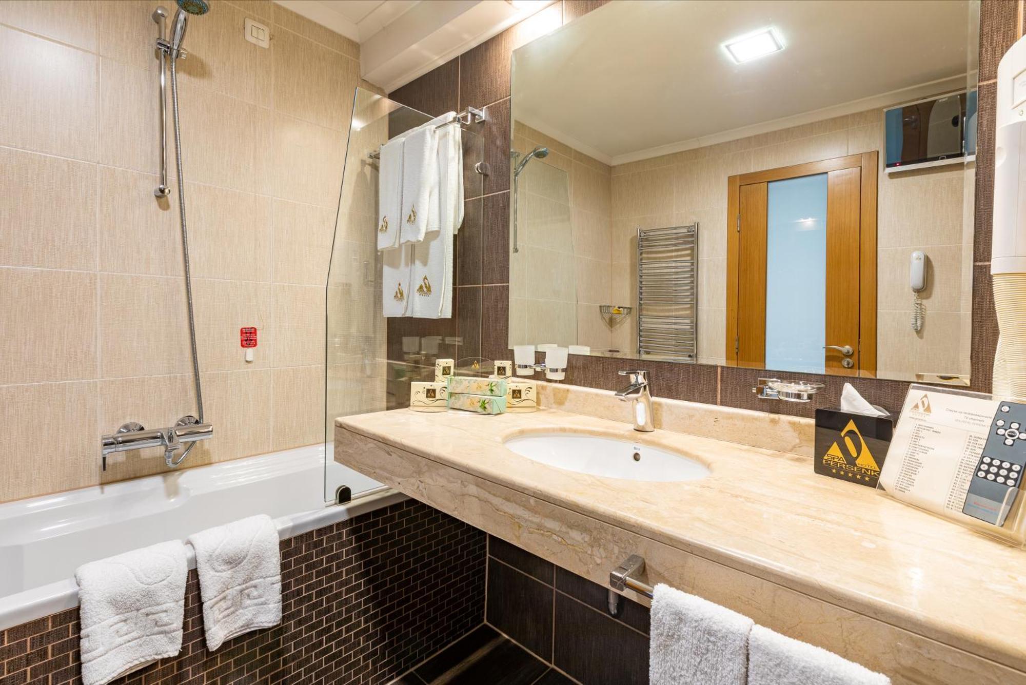 Spa Hotel Persenk เดวิน ภายนอก รูปภาพ Bathroom