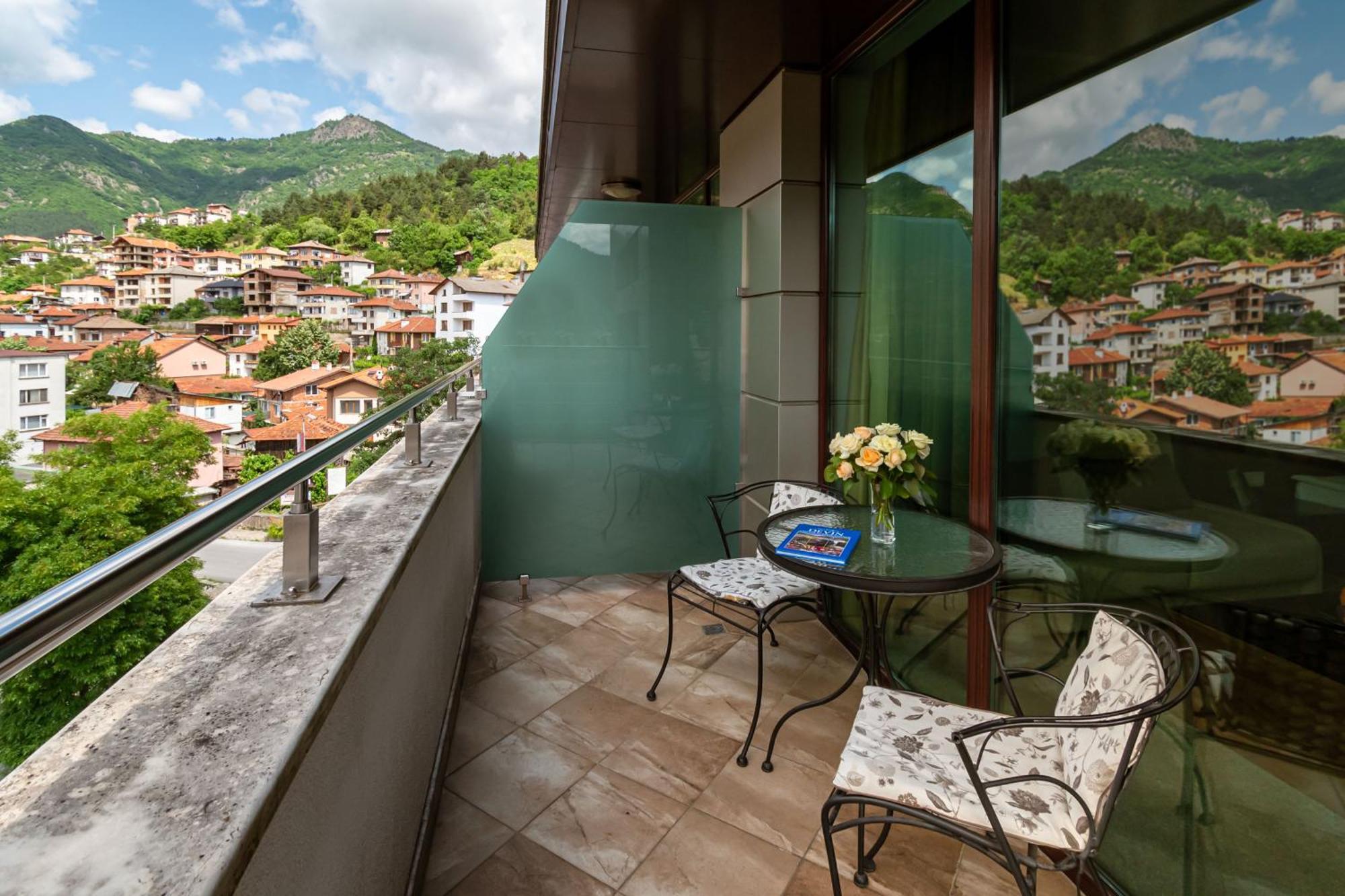 Spa Hotel Persenk เดวิน ภายนอก รูปภาพ A balcony