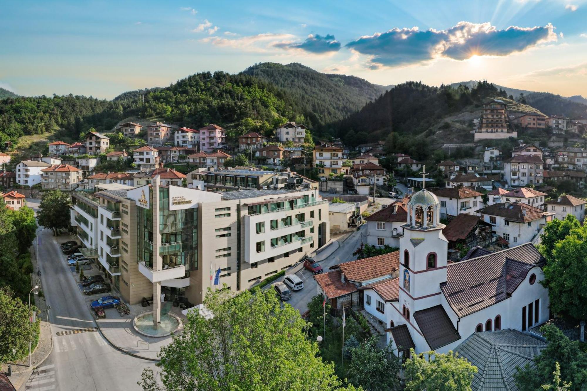 Spa Hotel Persenk เดวิน ภายนอก รูปภาพ The University of Patras