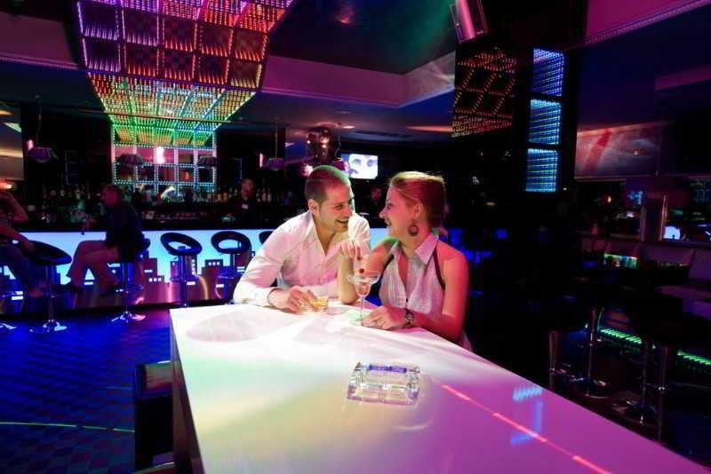 Spa Hotel Persenk เดวิน ภายนอก รูปภาพ The bar at the nightclub